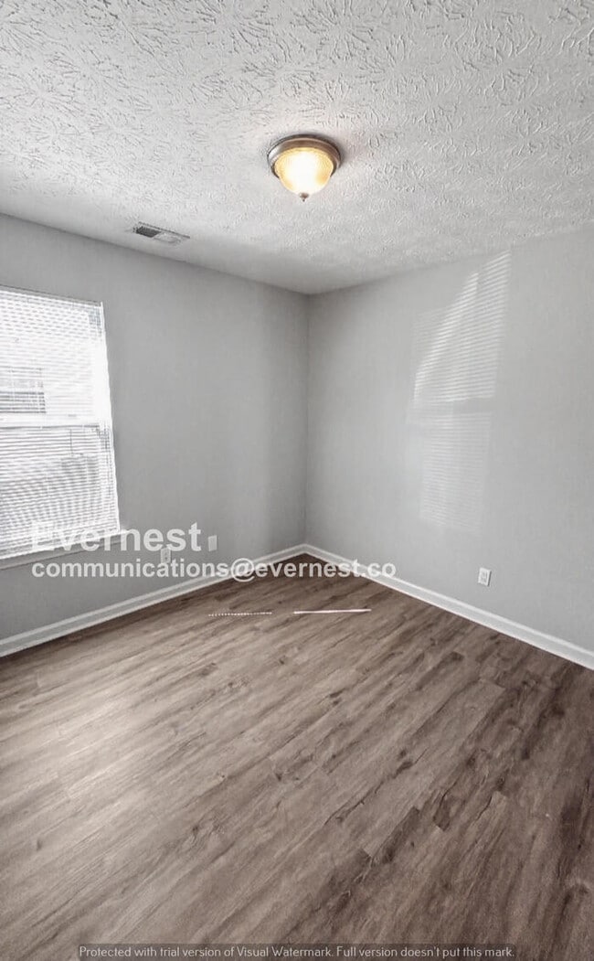 Building Photo - 3 Bed/2 Bath Home with Attached Garage / Pet-Friendly / Available Now!