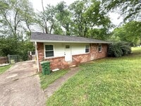 Building Photo - ** 3 bed 2 bath located in Forrest Hills ** Call 334-366-9198 to schedule a self-showing