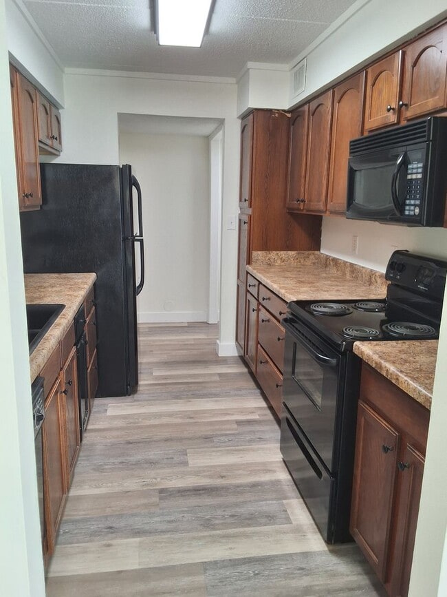 Building Photo - Knoxville 37923 - 2 bed 2 bath condo - cal...