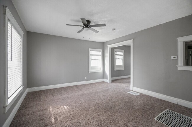 Building Photo - Charming 2 Bed, 1 Bath Rental Home in Kans...