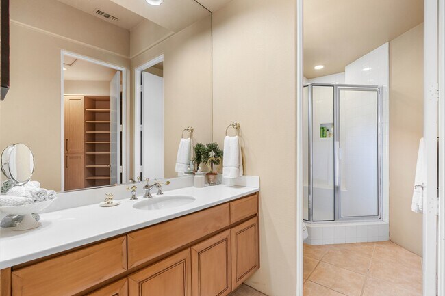 Building Photo - 78760 Cabrillo Way