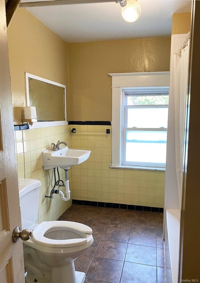 Building Photo - 15 Woodcrest Ave