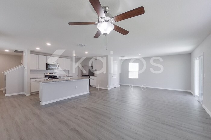 Building Photo - 8642 SW 43rd Ter