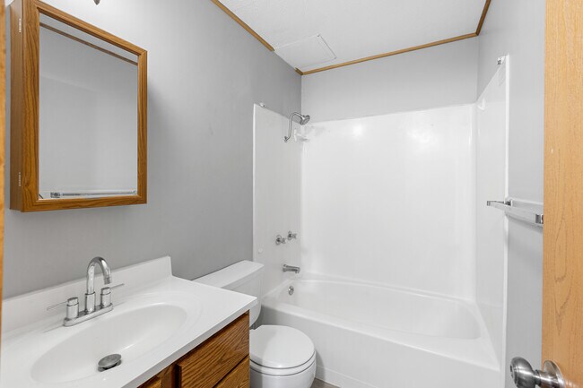 Building Photo - 715 ManApart