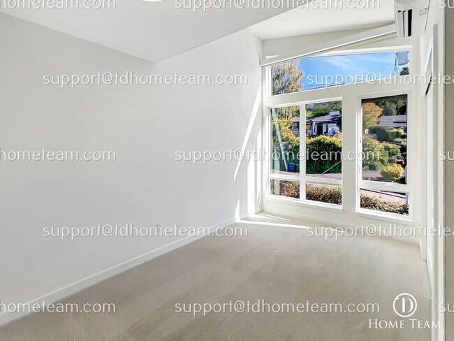 Building Photo - "Spacious 3-Bed Townhouse with Scenic View...