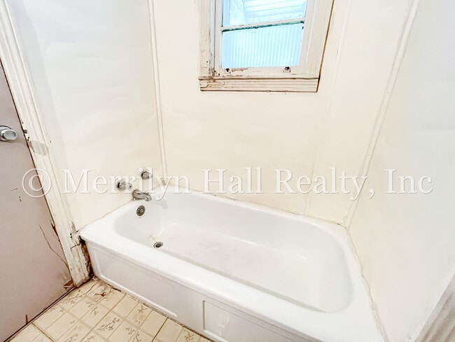 Building Photo - Cute Historic Bungalow Near Columbia College!