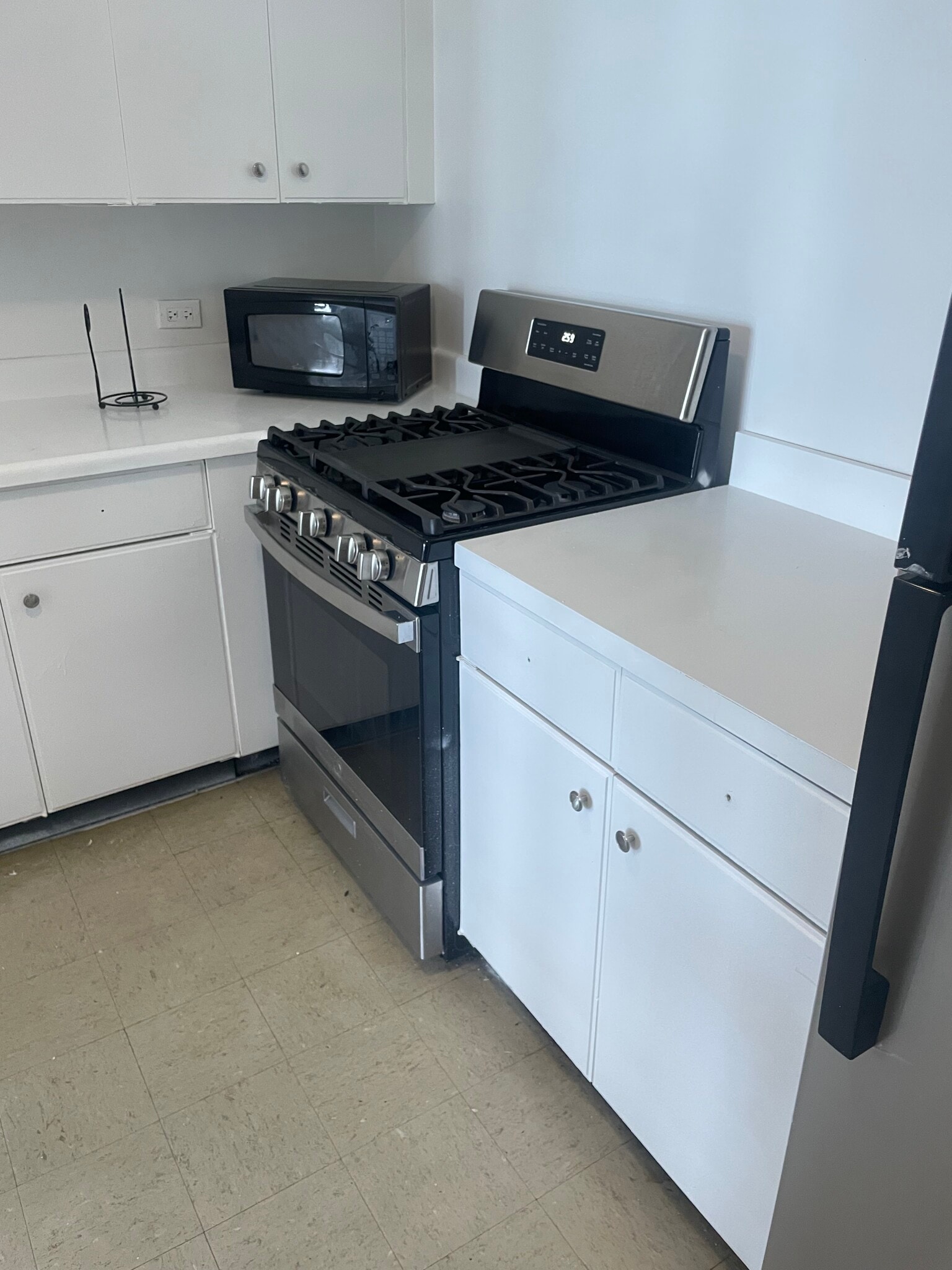 Kitchen - 6700 S South Shore Dr