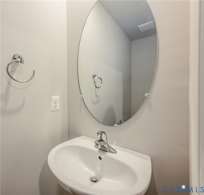 Building Photo - 8757 Whitman Dr