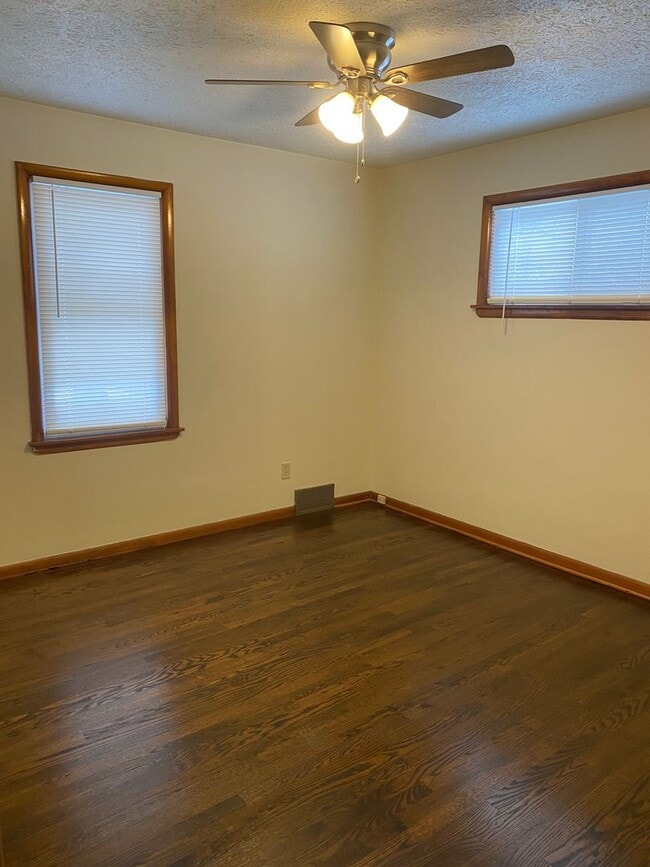 Building Photo - 817 Gary Ave SE