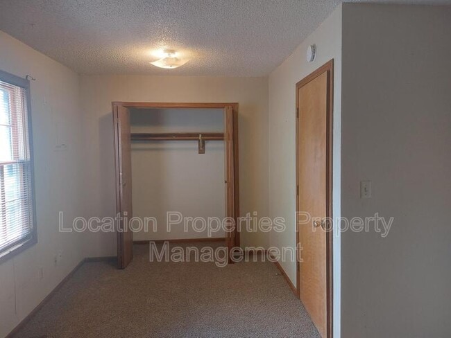 Building Photo - 324 Northwood Ln