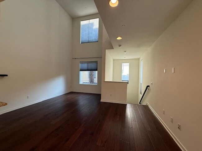 Building Photo - 2bdr Condo located in Business district of...