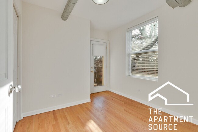 Building Photo - 2520 W Leland Ave