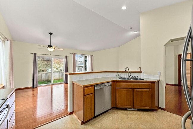 Building Photo - Beautiful Single-Story Olympia Home with Dog Wash, Garden Beds & Thoughtful Layout