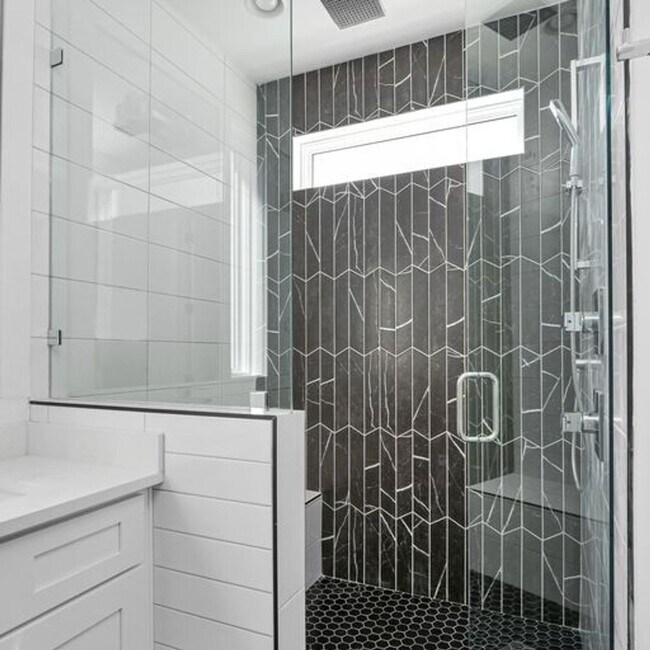 Building Photo - Stunning 4 Bedroom, 3.5 Bath Luxury Home in Nashville