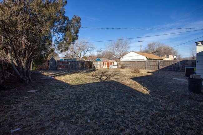 Building Photo - Cute Avondale Home