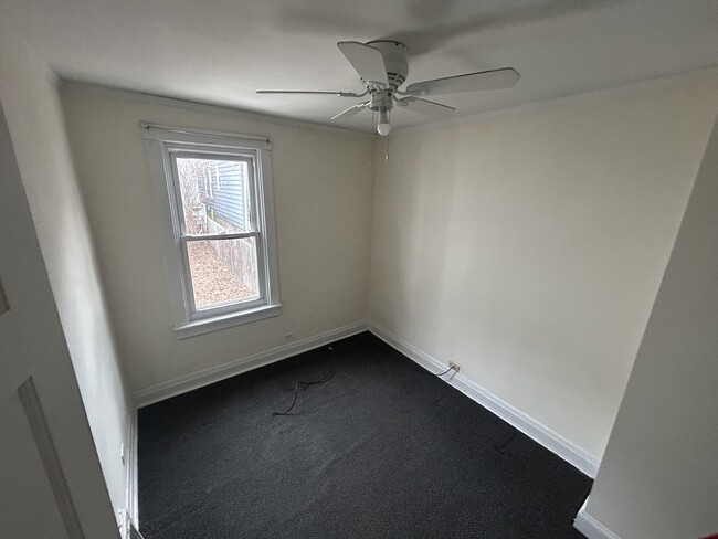 Building Photo - 4843 N Oakley Ave