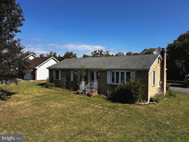 Building Photo - 3290 Shawnee Dr