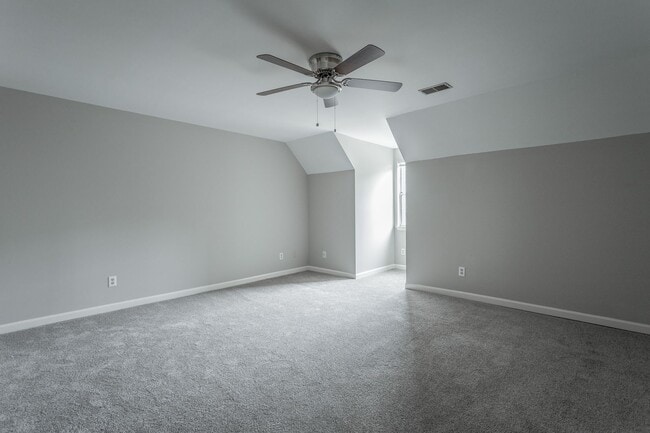 Building Photo - 2 Bedroom, 2 Bath townhome in East Brainerd!