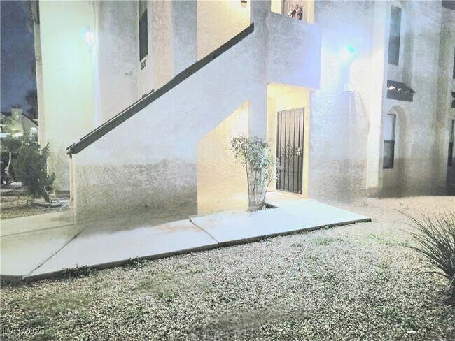 Building Photo - 1751 E Reno Ave