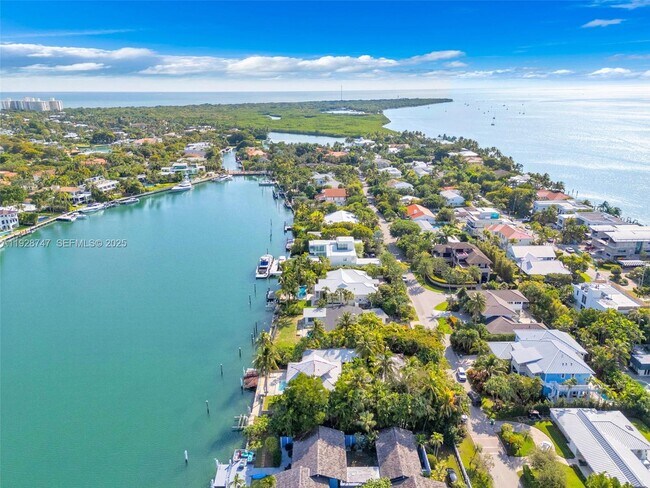 Building Photo - 655 N Mashta Dr