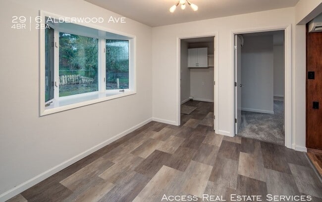 Building Photo - 2916 Alderwood Ave