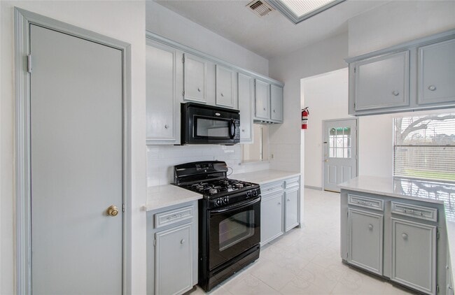 Building Photo - 2538 Knights Cir