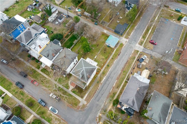 Building Photo - 2726 Hanes Ave