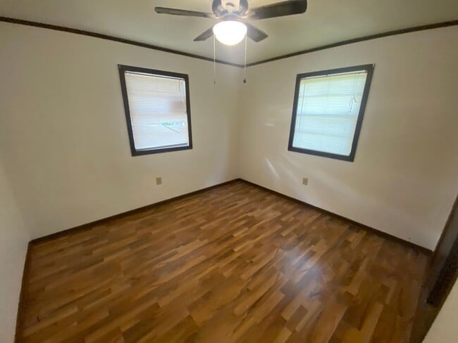 Building Photo - 115 Blair St