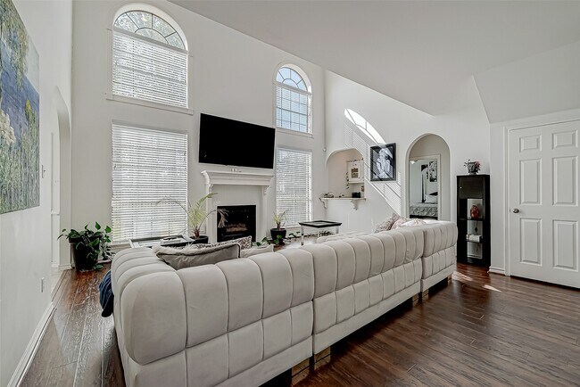 Building Photo - 8006 Devlin Dr