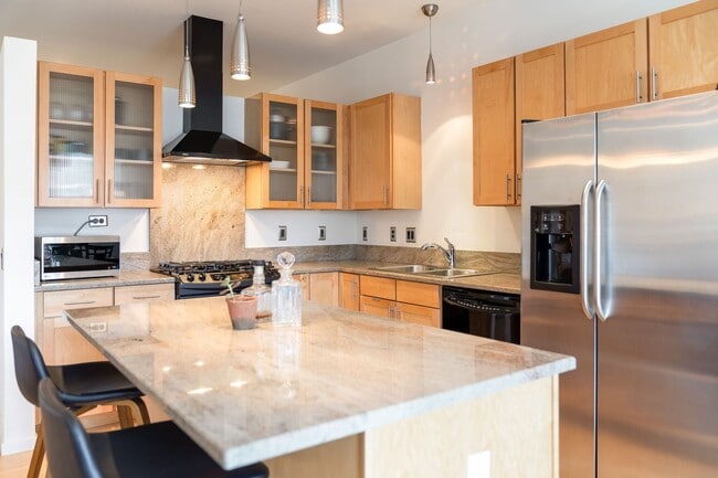 Building Photo - 1BD, 1BA Downtown Denver Condo with Garage...