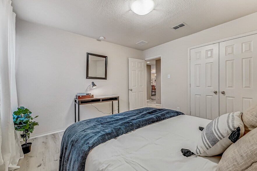 Building Photo - 13359 Velasco Drive