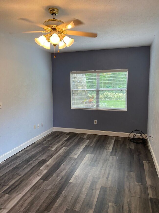 Building Photo - 3/2 Home In Downtown/Conway Area! Zoned fo...