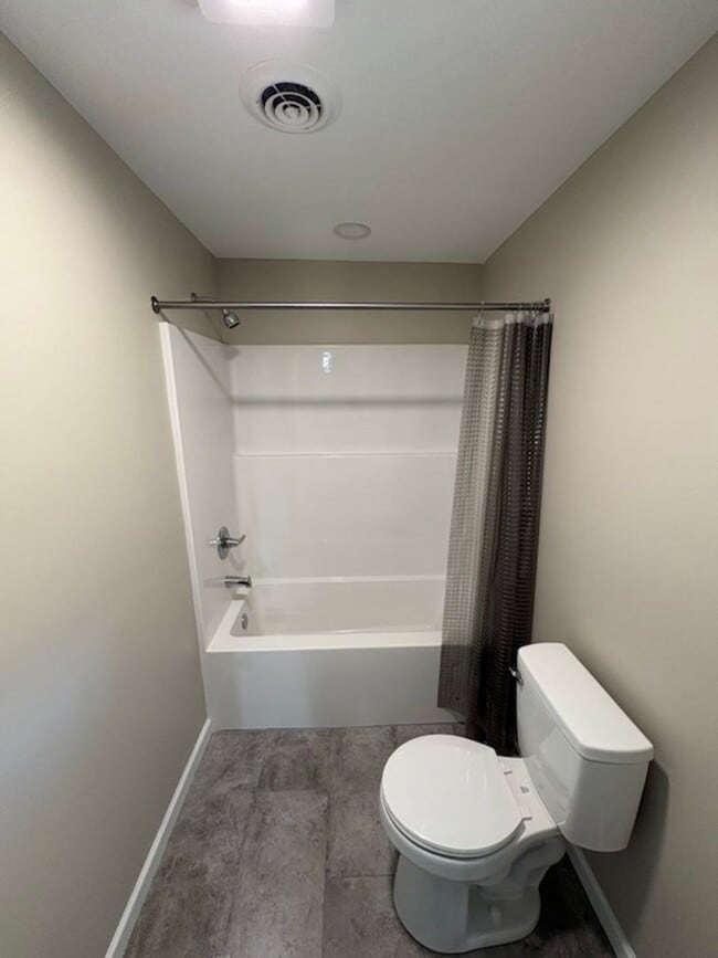 Building Photo - 844 Bales Rd