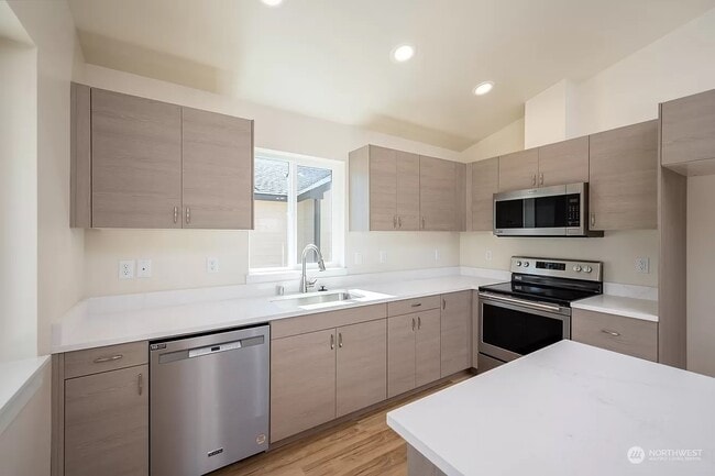 Building Photo - 123 9th Ave