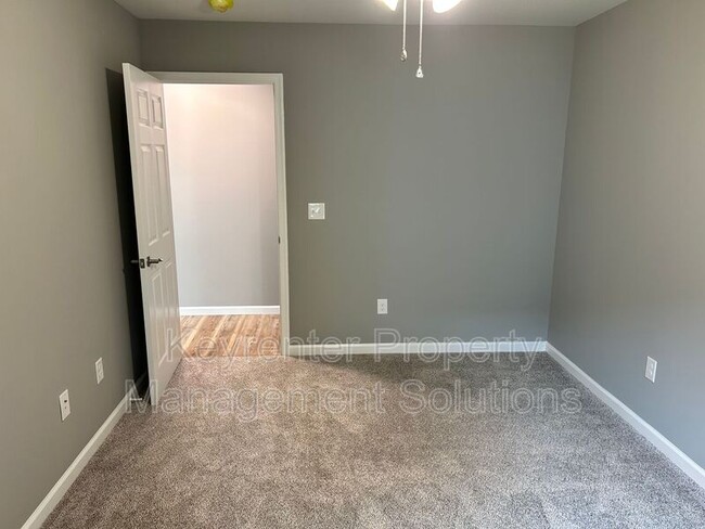 Building Photo - 905 Gardner St