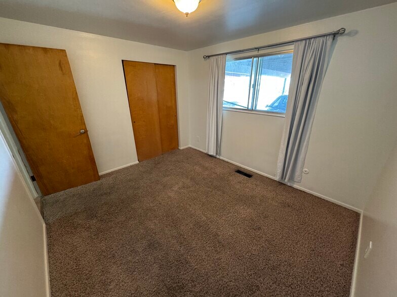Building Photo - 2059 N 250 W