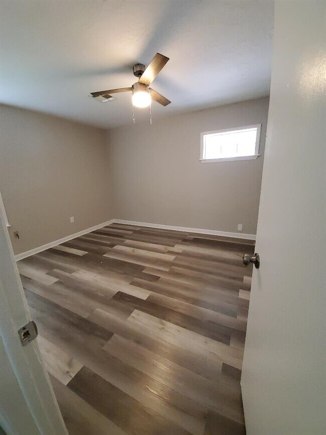 Building Photo - 2305 NW Denver Ave