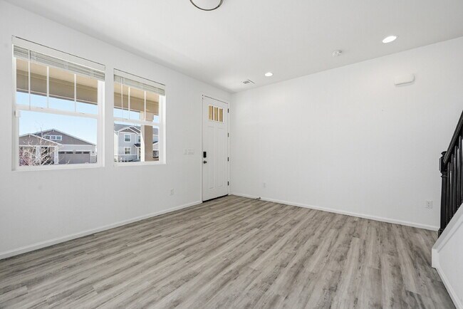 Building Photo - $2,840.95- 3-bed, 2.5 bath home in Aurora
