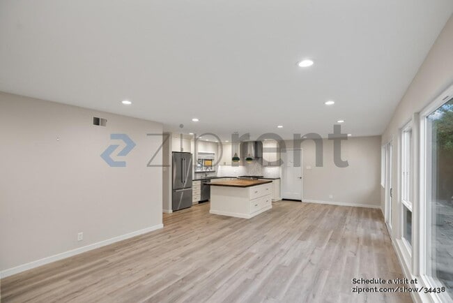 Building Photo - 692 Pomeroy Ave