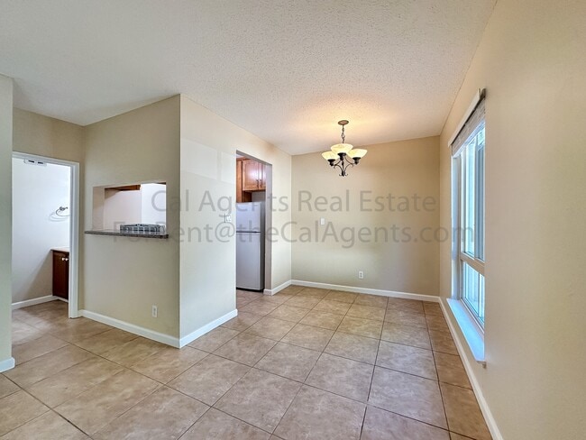 Building Photo - 2040 Sierra Rd