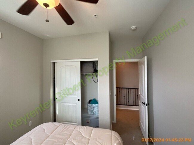 Building Photo - 3 bed/2.5 bath Condo in Gilbert’s Lofts in...