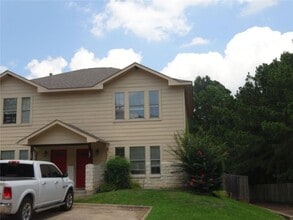 Building Photo - 107 Yegua Cir