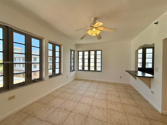 Building Photo - 901 Collins Ave