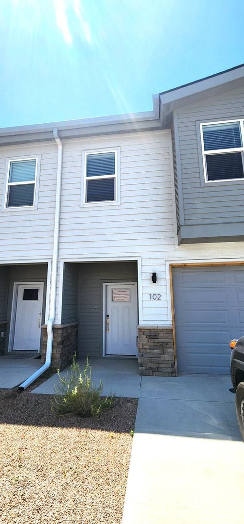 Building Photo - Brand new Townhomes