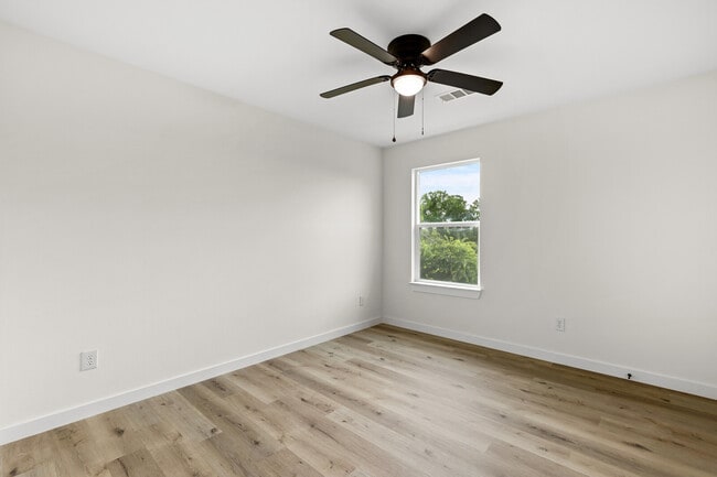 Building Photo - 516 Paso Fino St
