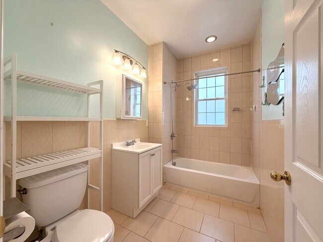 Building Photo - 687 Avenue A