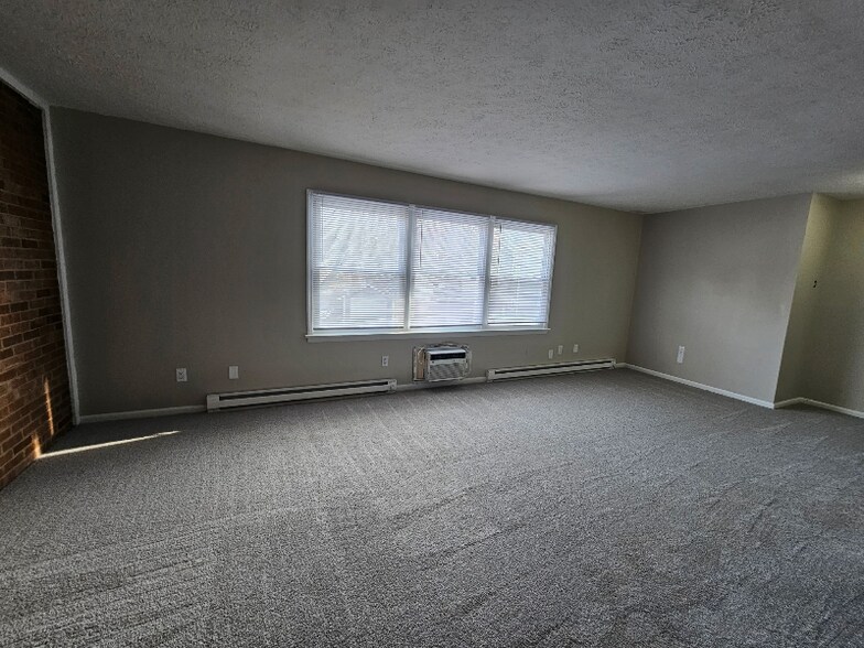 Building Photo - 1400 Yale Ave NW