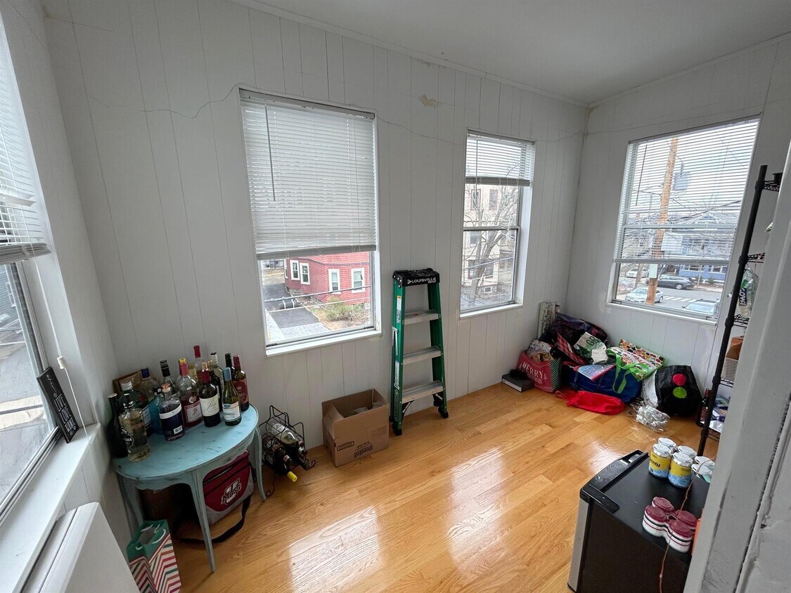 Building Photo - 31 Belknap St