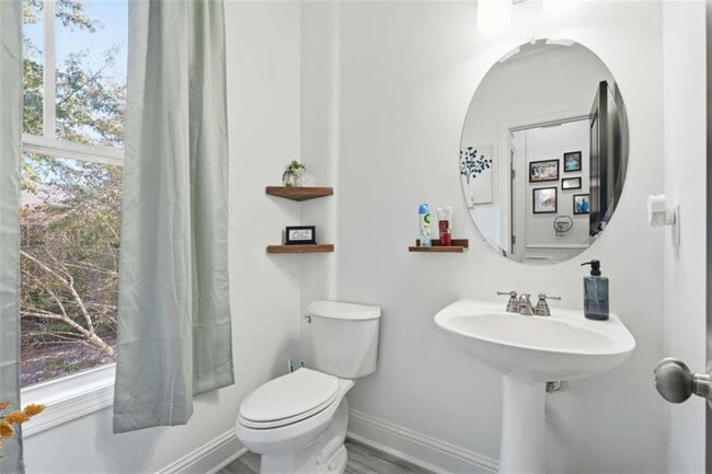 Building Photo - 9931 Mancunian Way