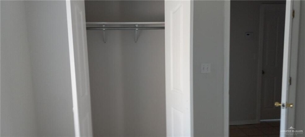 closet - 712 Agate St